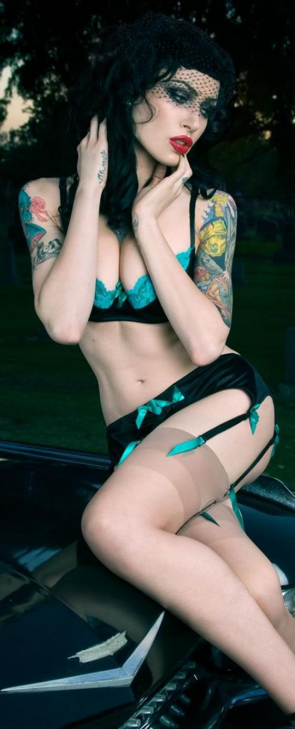 hot_girls_with_tattoos_17