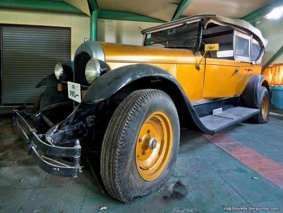 Abandoned Retro Car Museum in Japan