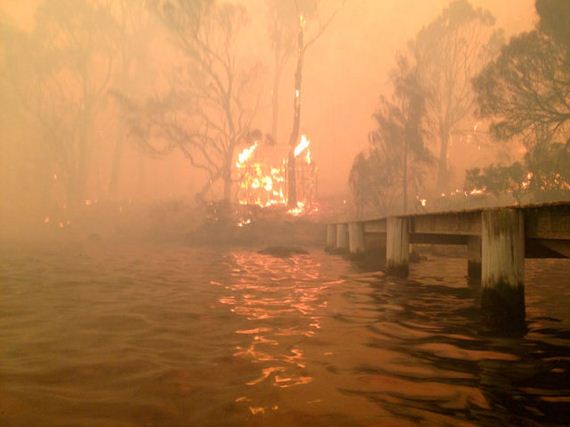 powerful_pictures_of_family_escaping_wildfires_of_australia