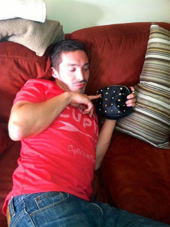 this_guy_has_some_fun_with_his_new_girlfriends_purse