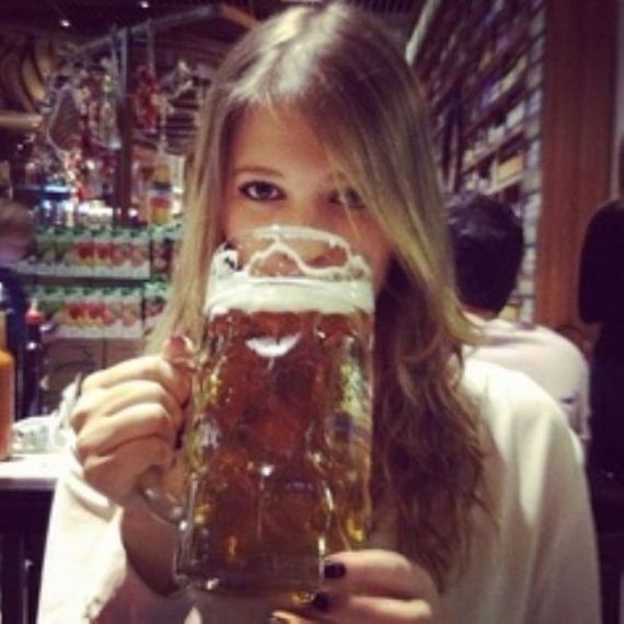 girls_drinking_beer
