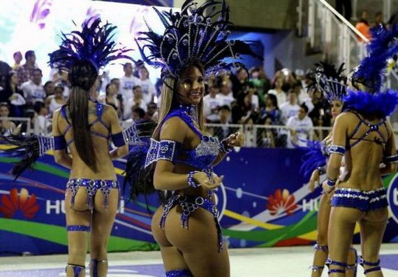 Carnival Girls of the Montevideo Festival - Barnorama - 570 x 396 jpeg 53kB