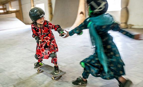 Afghan-Skateboard-girl