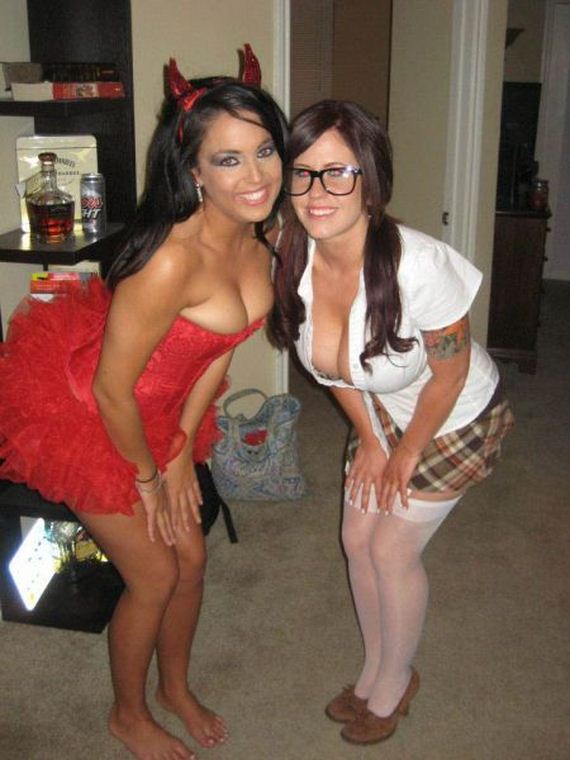 Hot-busty-girls-in-Halloween-costumes