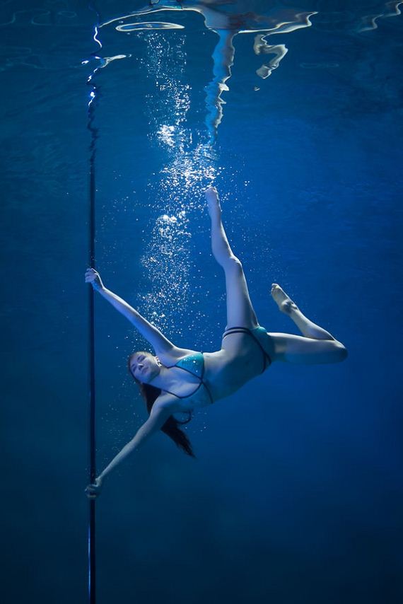 Underwater-Pole-Dancing
