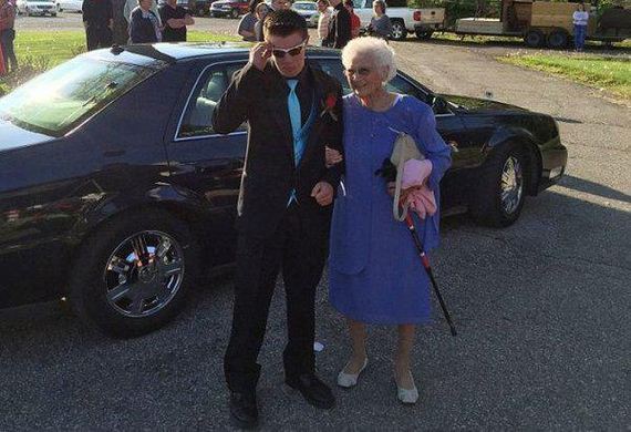 Teen Takes His 93 Year Old Great Grandmother To The Prom Barnorama