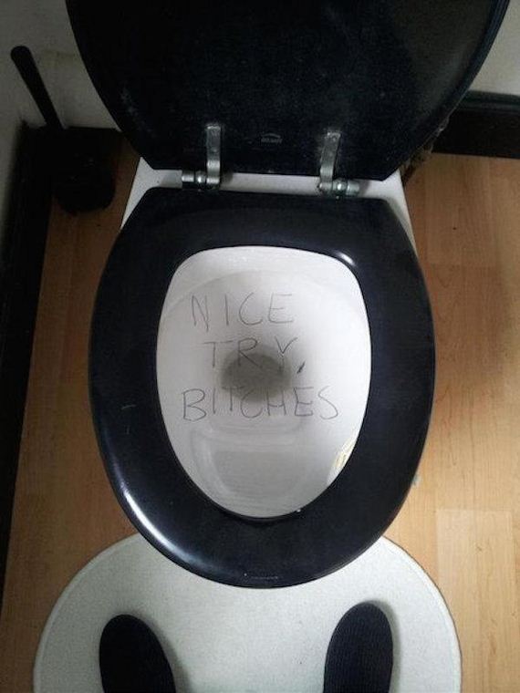 Bathroom pranks are a special type of evil - Barnorama - 570 x 760 jpeg 47kB