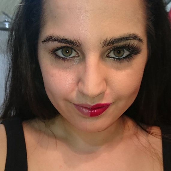 makeup-selfie-woman