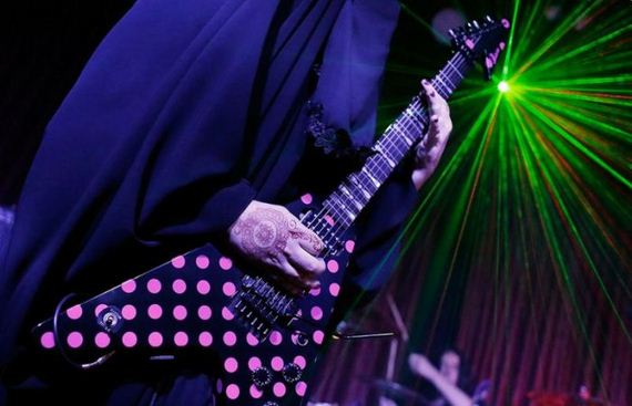 burqa_wearing_rock_guitarist