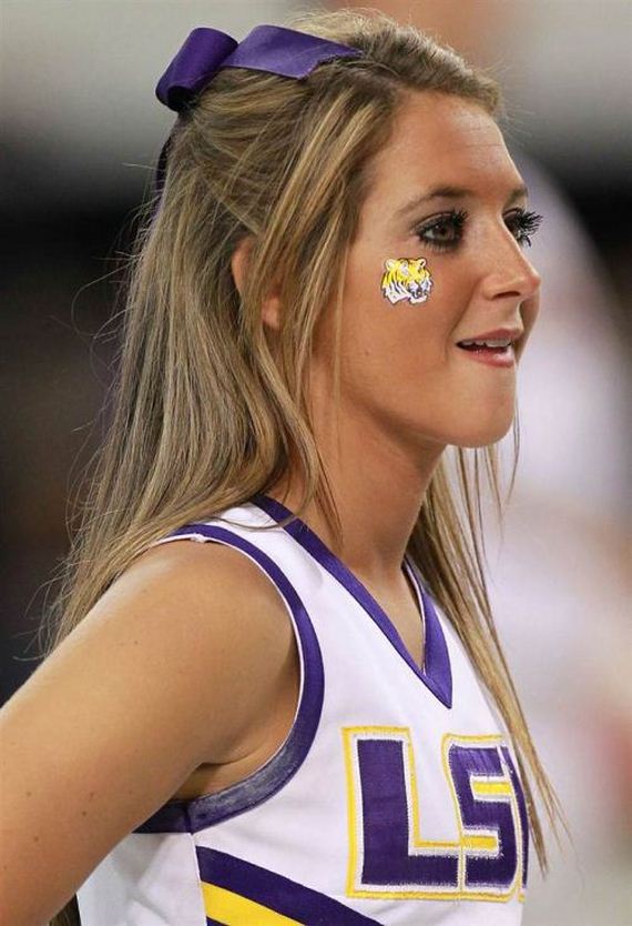 24 Times That Cheerleaders Proved They Excel In Wardrobe 