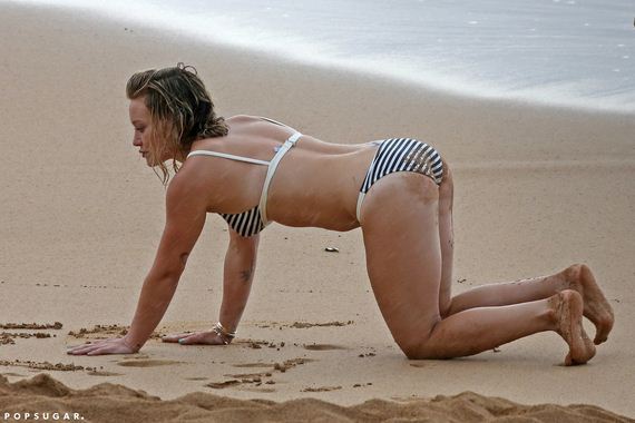 Hilary-Duff-beach