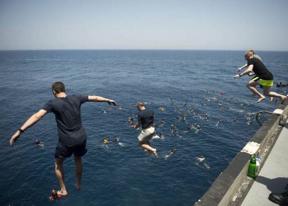 navy_diving_from_ships
