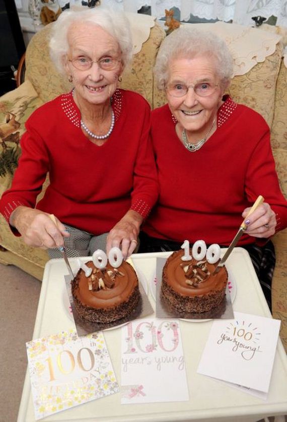 02-twin_sisters_100th_birthday