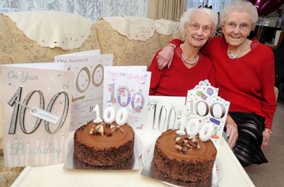 08-twin_sisters_100th_birthday