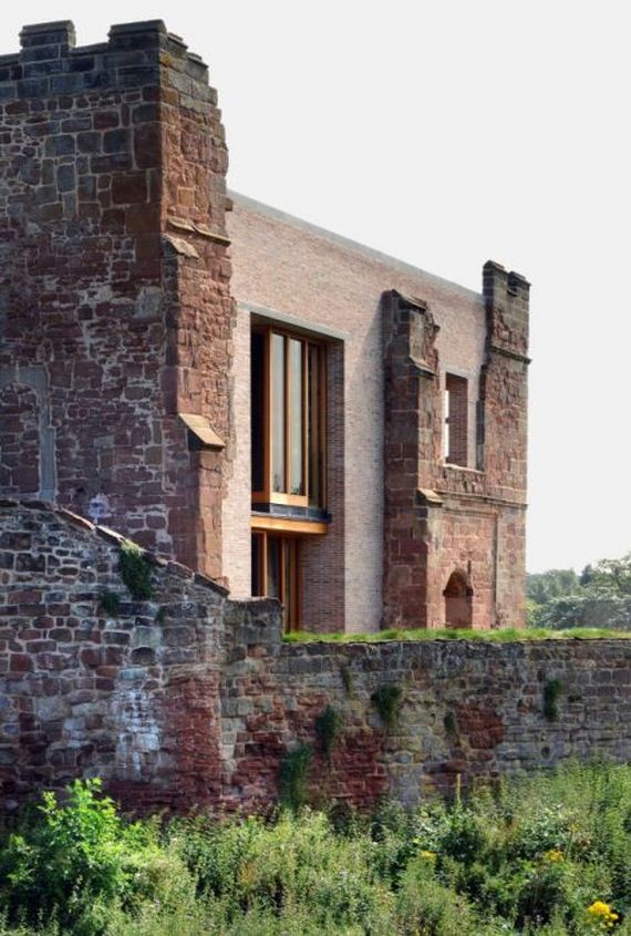 10-old_castle_in_the_modern_house