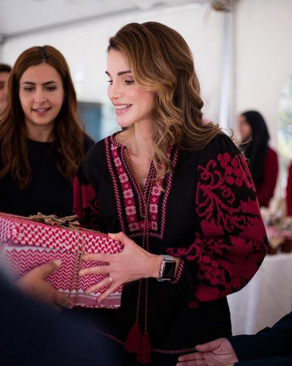 Meet Rania Al Abdullah The Queen Of Jordan Barnorama