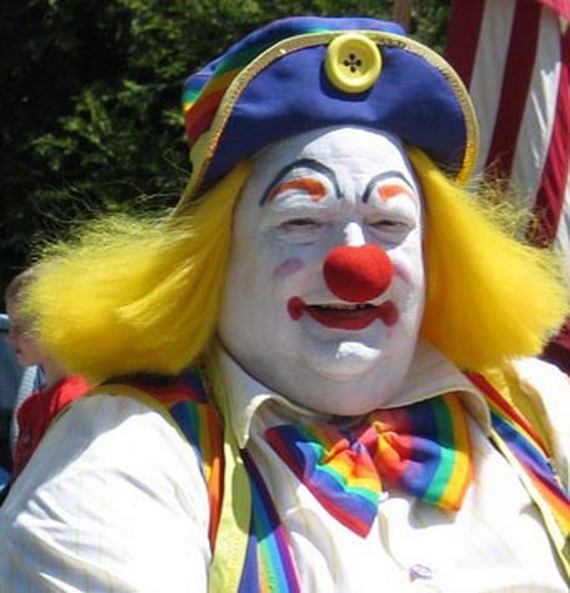 Превратился в клоуна. Толстый клоун. Клоуны в 1600 году. Толстый жирный клоун.