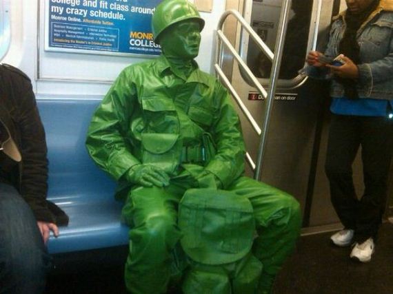 B353