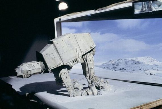 B893