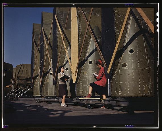 Female-Riveters-During-WWII