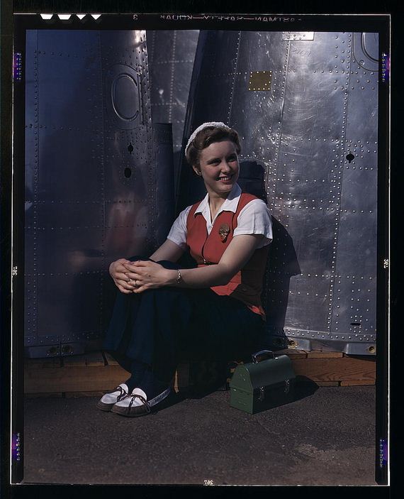 Female-Riveters-During-WWII