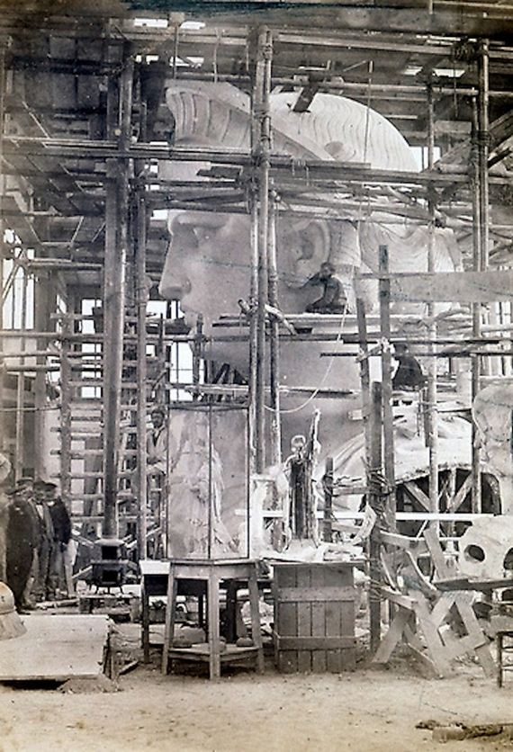 Incredible-Photos-Statue-Liberty-Being-Constructed-Paris