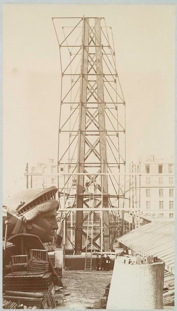 Incredible-Photos-Statue-Liberty-Being-Constructed-Paris