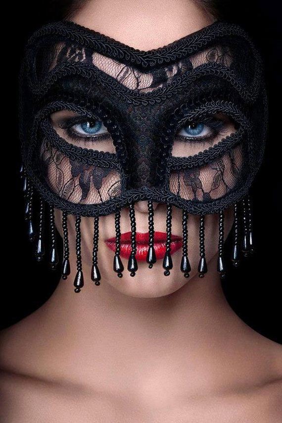 Women-with-Mask