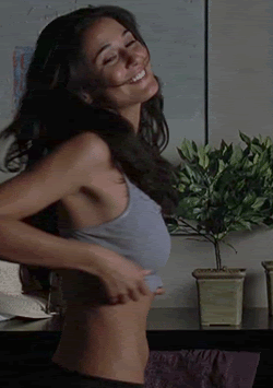 a_few_more_great_gifs_of_celebrity_boobs