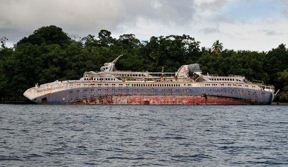 abandoned-cruise-ship-world-discoverer