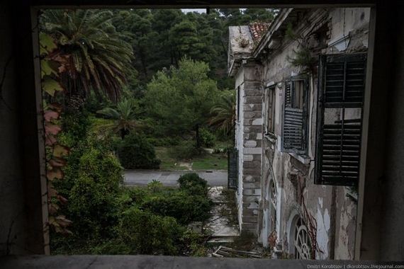 abandoned-resort-in-croatia