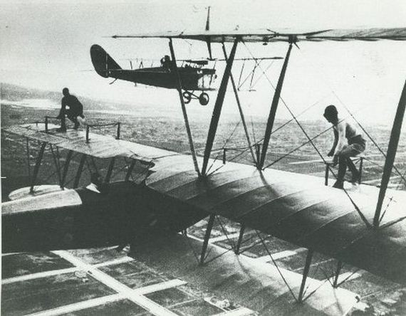 aerial-stunts-of-1920s-barnstormers