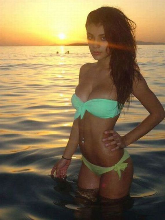 beautiful_summer_loving_bikini_girls_2