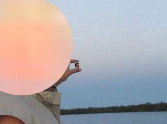 can-someone-photoshop-the-sun-between-my