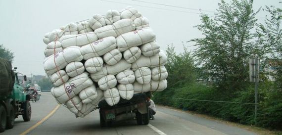 chinese_drivers_extraordinary_lengths_transport_goods
