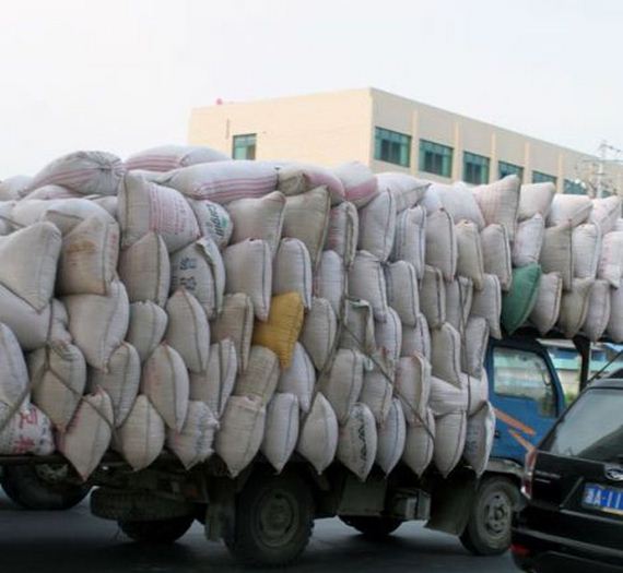 chinese_drivers_extraordinary_lengths_transport_goods