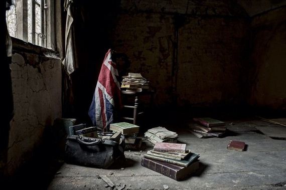 creepy_photos_of_doctors_deserted_mansion