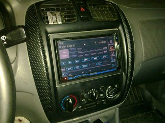 fake-car-radio-to-protect-the-real-one