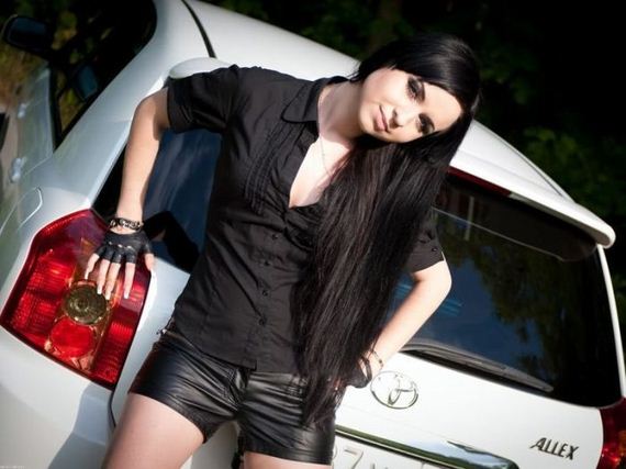 girls-and-cars