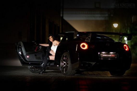 girls-and-cars