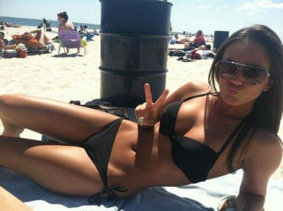 girls-in-bikini-52