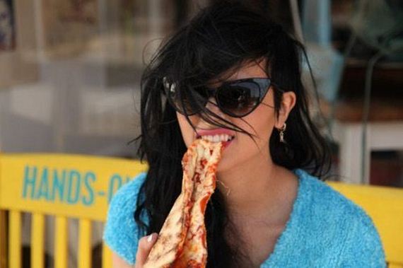 girls-love-pizza