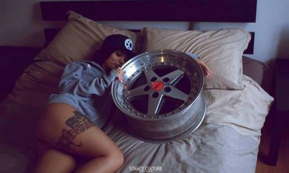 girls_and_cars_06