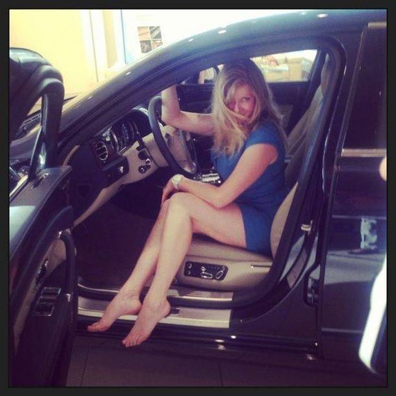 girls_and_cars_06