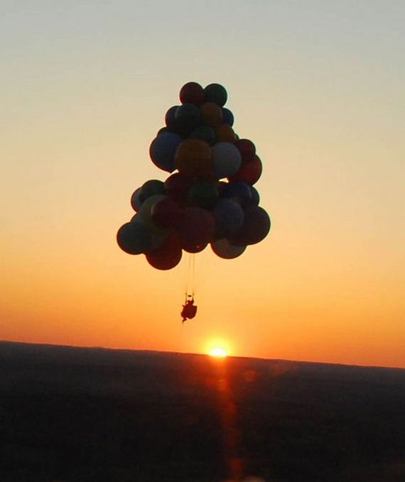 helium-balloons-flight