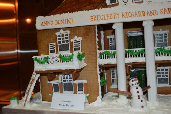 holiday-spirit-gingerbread-house