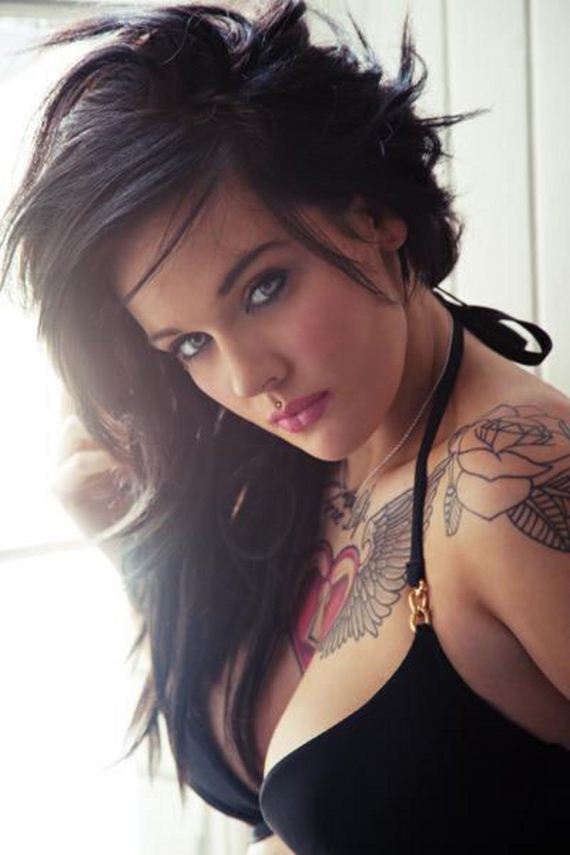 hot_ladies_who_like_their_ink