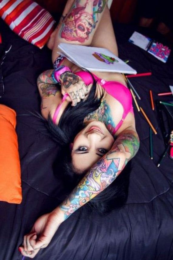 hot_ladies_who_like_their_ink