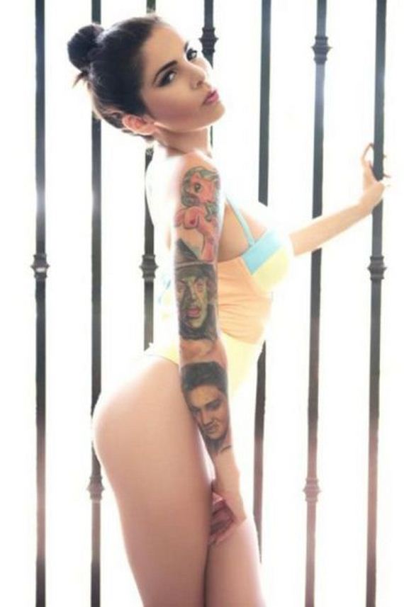 hot_ladies_who_like_their_ink