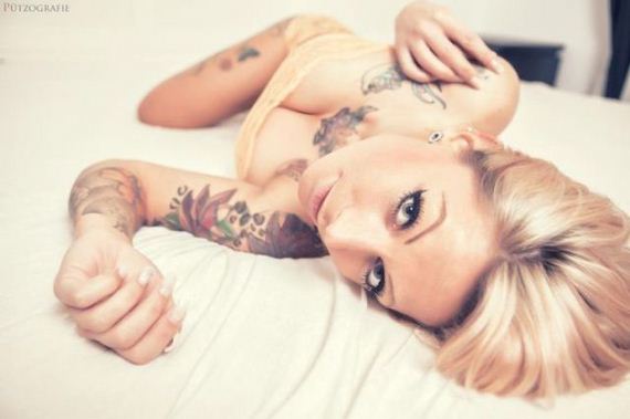 hot_ladies_who_like_their_ink